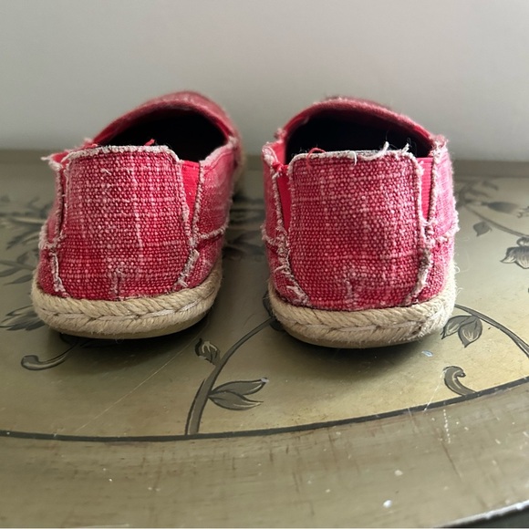 Hush Puppies Red Flats with Nautical Stitching - Picture 3 of 6